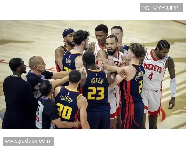 火箭与勇士激战四节精彩瞬间回顾及关键时刻分析